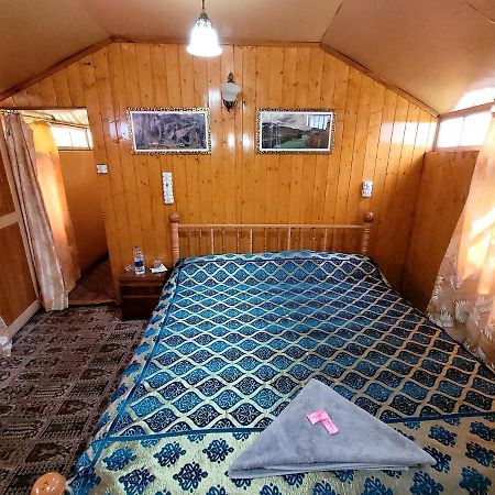 Tashkand Houseboat Srīnagar Zewnętrze zdjęcie