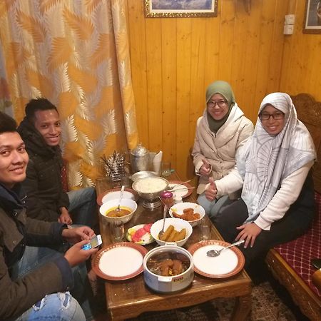 Tashkand Houseboat Srīnagar Zewnętrze zdjęcie