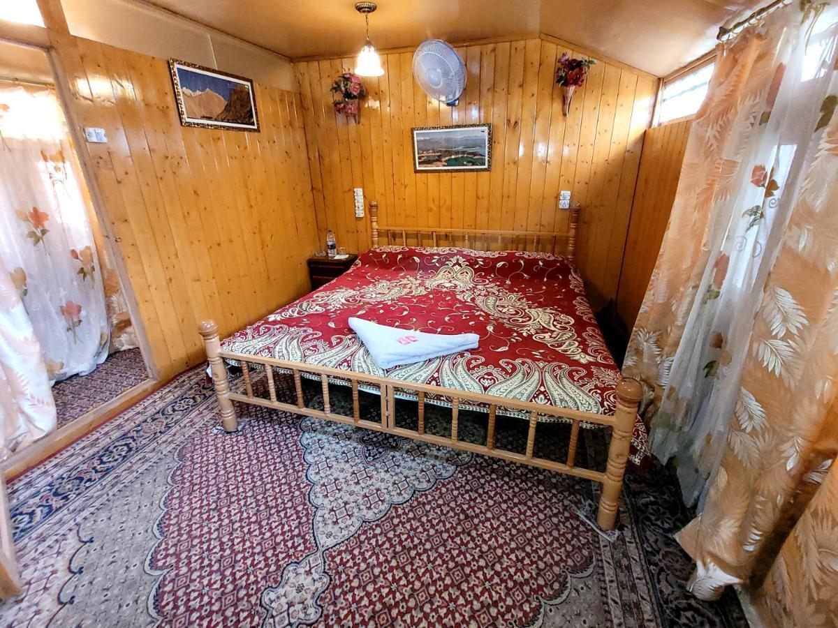 Tashkand Houseboat Srīnagar Zewnętrze zdjęcie