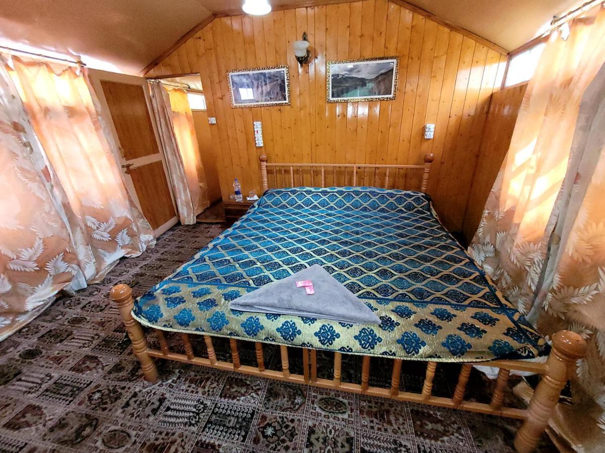 Tashkand Houseboat Srīnagar Zewnętrze zdjęcie