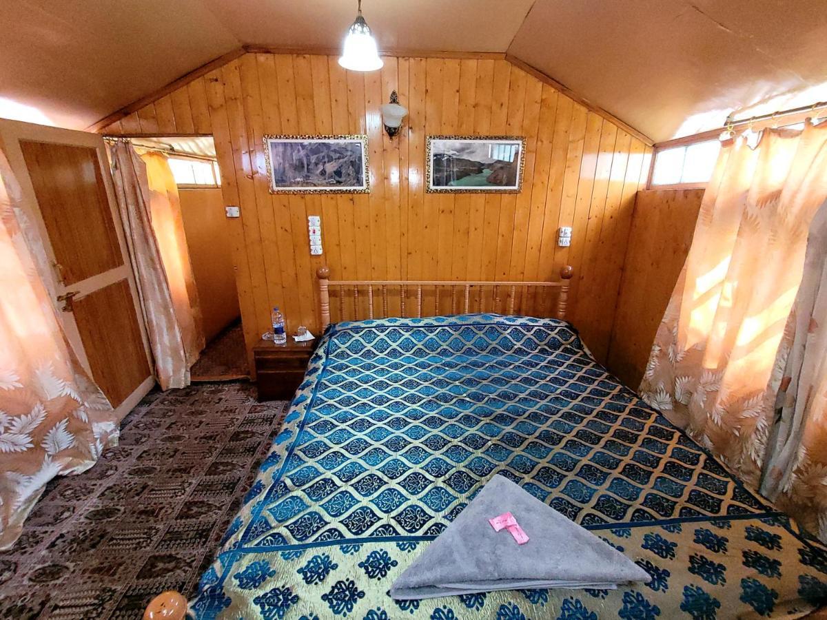 Tashkand Houseboat Srīnagar Zewnętrze zdjęcie