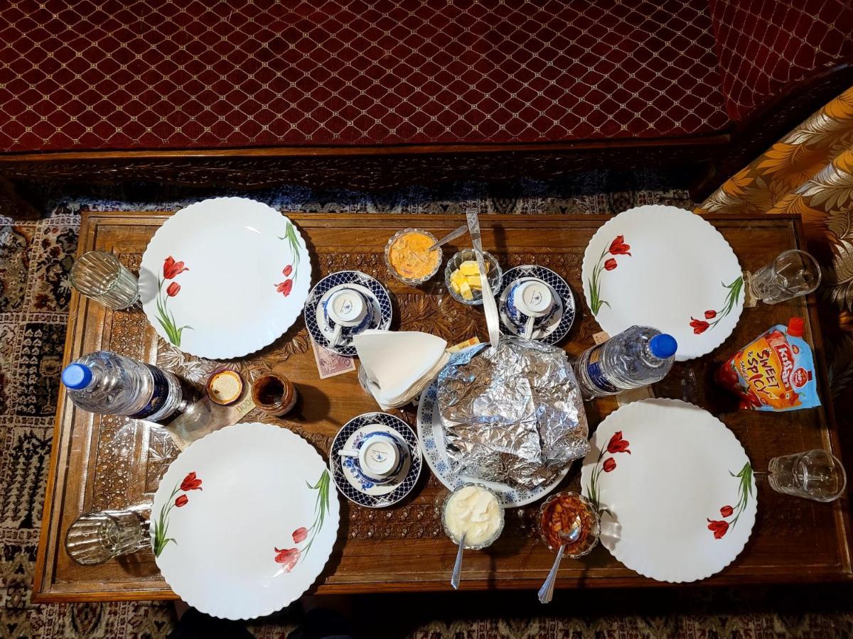 Tashkand Houseboat Srīnagar Zewnętrze zdjęcie