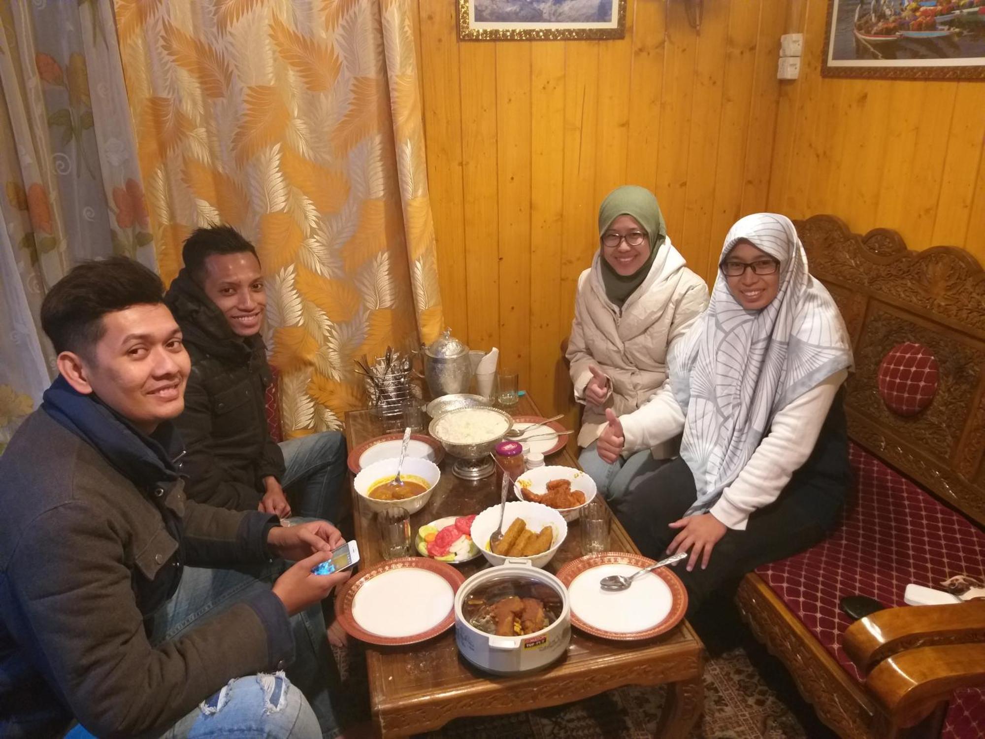 Tashkand Houseboat Srīnagar Zewnętrze zdjęcie