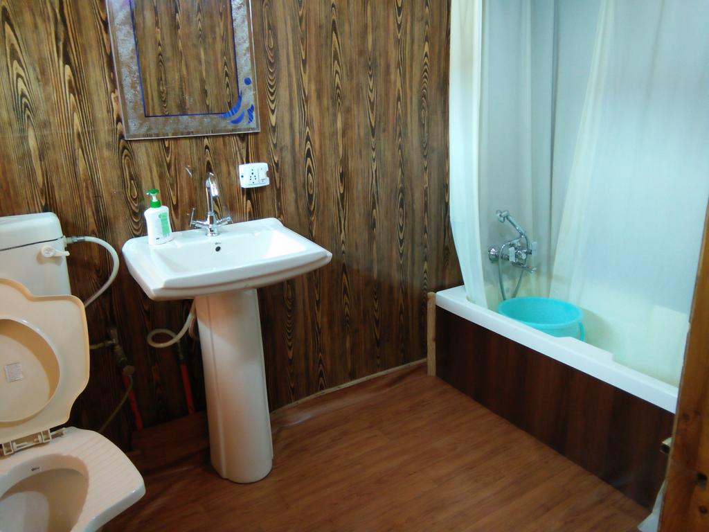 Tashkand Houseboat Srīnagar Zewnętrze zdjęcie