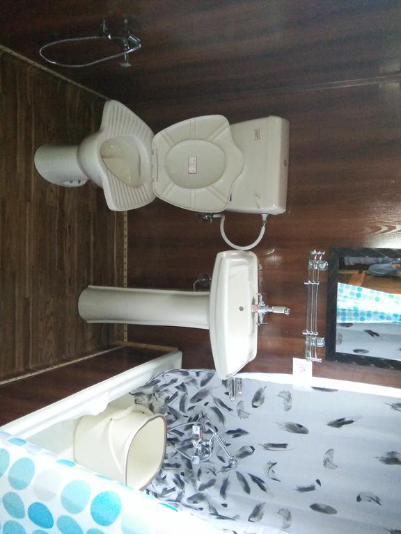 Tashkand Houseboat Srīnagar Zewnętrze zdjęcie
