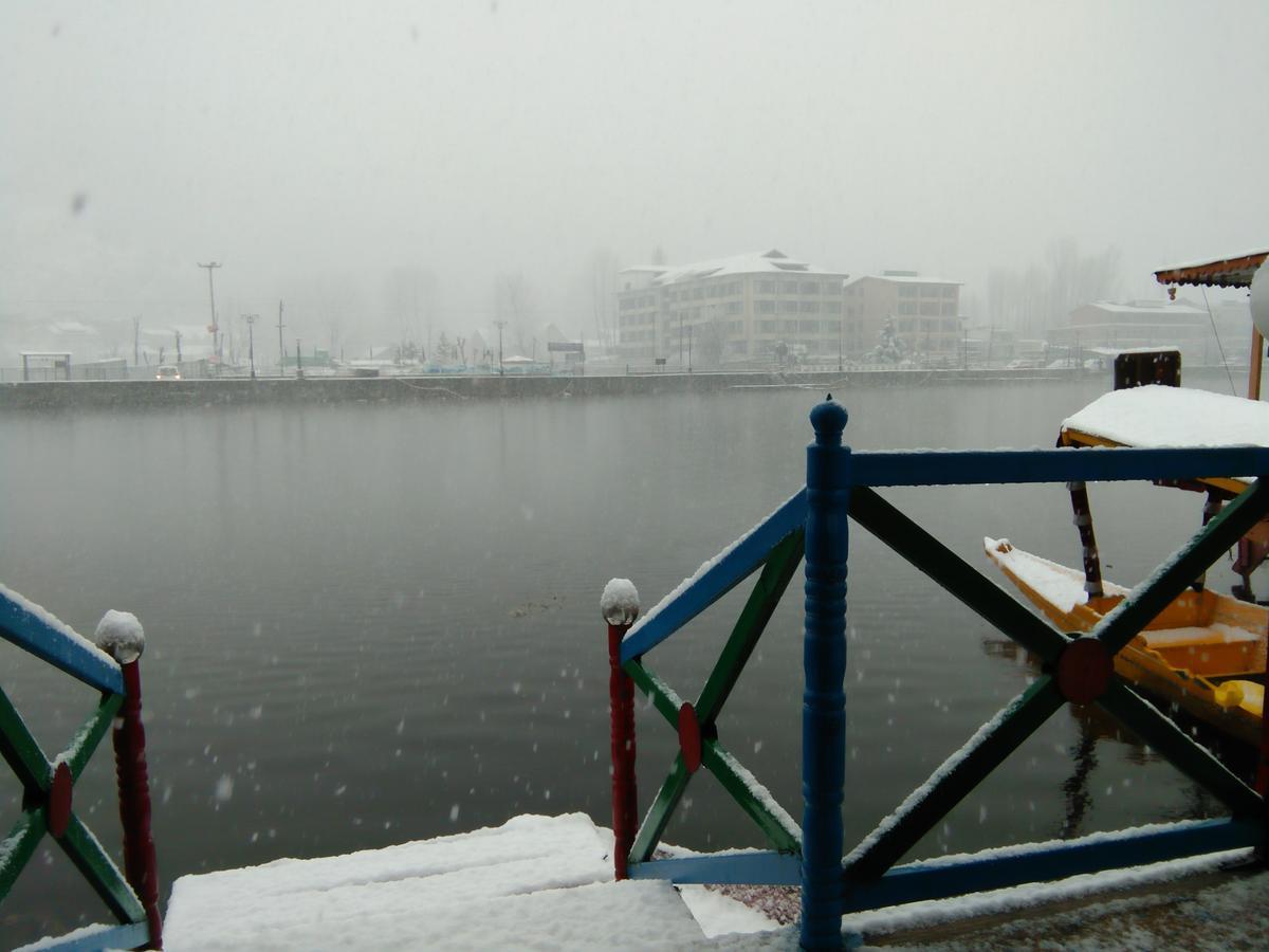 Tashkand Houseboat Srīnagar Zewnętrze zdjęcie