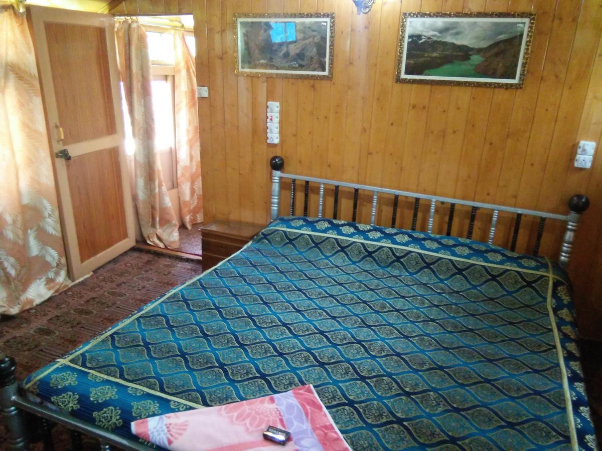 Tashkand Houseboat Srīnagar Zewnętrze zdjęcie